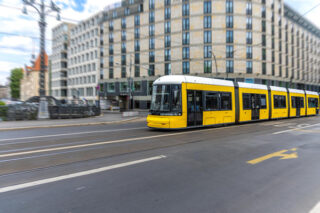 Die Straßenbahn ist gut für die Umwelt