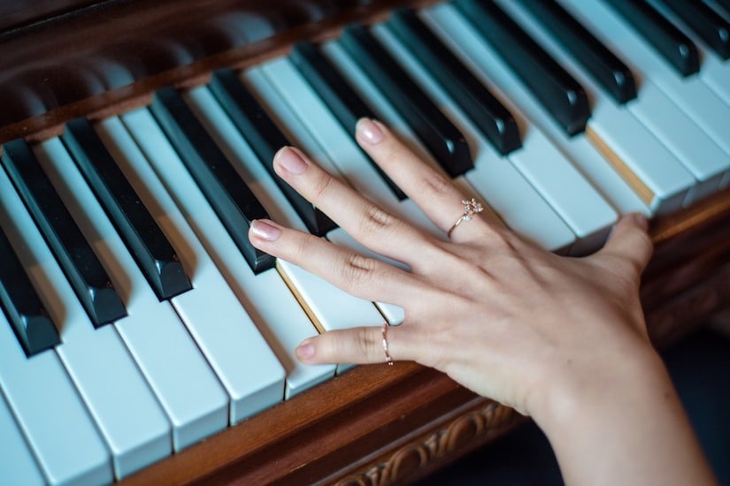 Vitalität aktiv fördern: Klavier spielen ist gut für die Hände