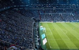 Bundesliga Fussball Spiel in der Schalke-Arena in Gelsenkirchen