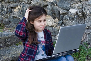 Online sollten Kinder nur Kontakt mit anderen Kindern haben