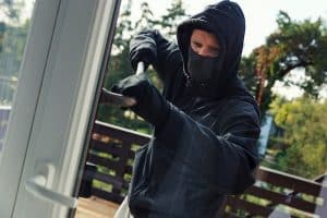 Sicherheitsbeschläge an Fenstern und Türen sorgen für zusätzlichen Schutz vor Einbruch
