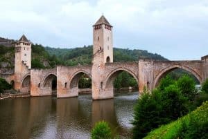 Die Valentre Brücke in Cahors ist ein schönes Ziel für einen Hausbooturlaub in Frankreich