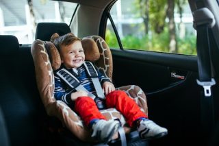 Familienfahrzeuge und Kindersitze