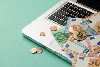 Krypto‑Staking im Vergleich zu anderen passiven Krypto‑Einkommensarten