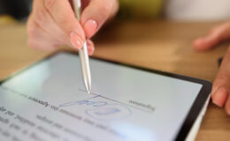 Dokumente rechtsgültig unterschreiben: Digitale Signatur & eIDAS einfach erklärt