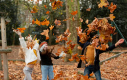Dunkle Jahreszeit: So kommen Kinder gut durch den Herbst