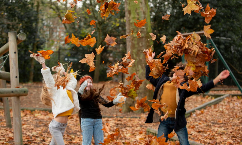 Dunkle Jahreszeit: So kommen Kinder gut durch den Herbst