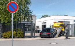 Wann darf man ein Auto vom eigenen Grundstück abschleppen lassen?