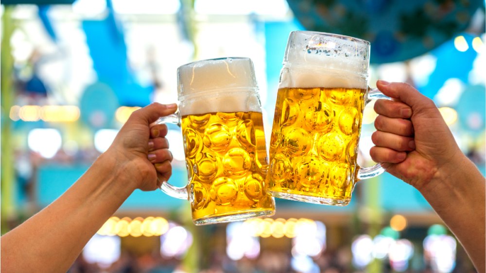 Oktoberfest-Stimmung im Festzelt
