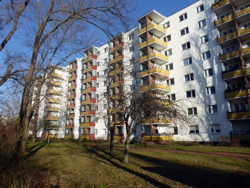Berliner Wohnblocks_ Linke, Grüne und SPD wollen rund 160.000 Wohnungen vergesellschaften