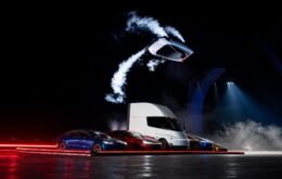 Tesla Roadster vorgestellt: Fliegendes Auto mit Raketendüsen